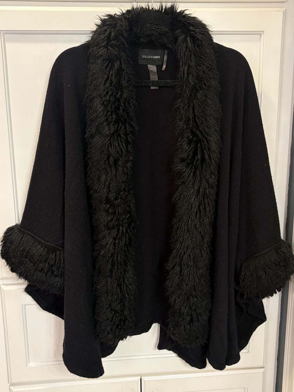 Dolce Cabo Black Faux Fur Trim Knit Cape Poncho S/M Dramatic Winter Cardigan